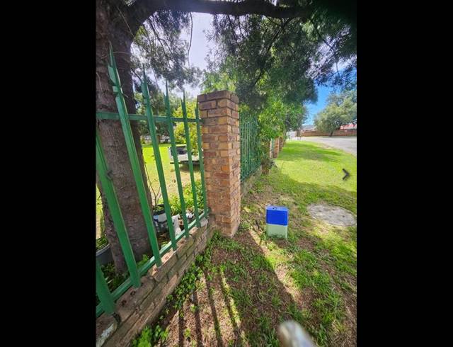 LAND FOR SALE IN BRACKENHURST